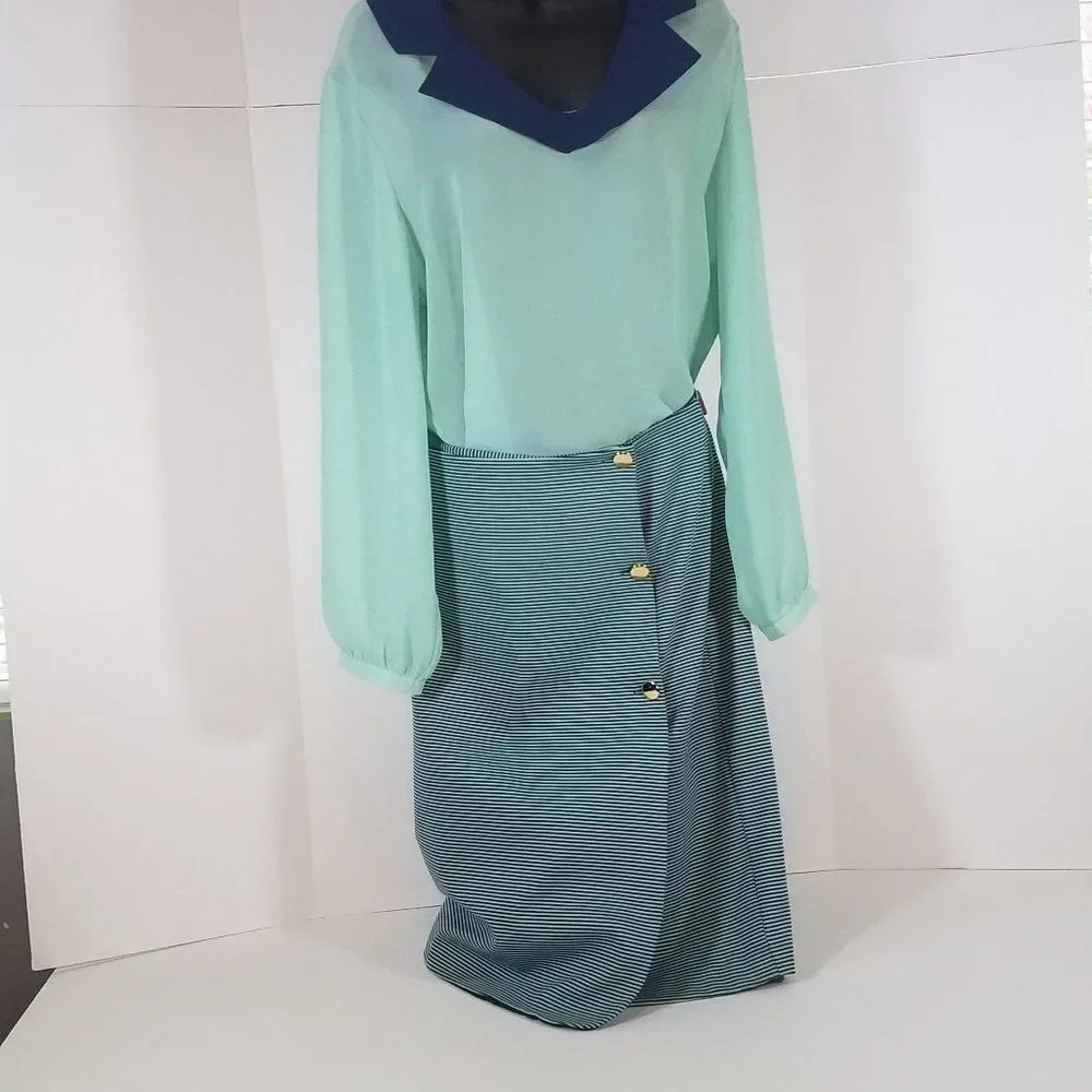 Blouse and skirt - Picture 2 of 6